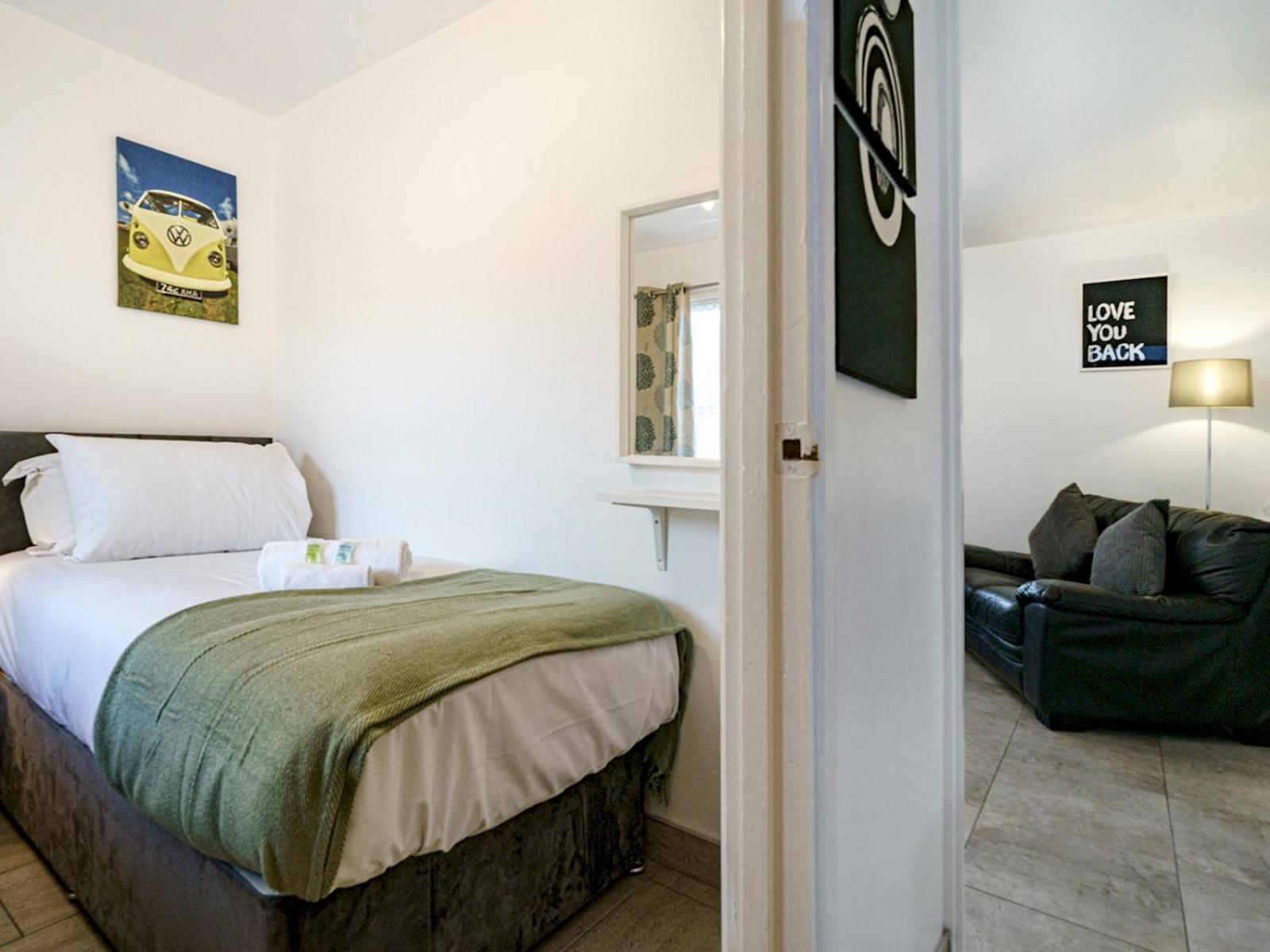 Centre Queens Uni Cafes And Restaurants Pass The Keys Apartment Belfast