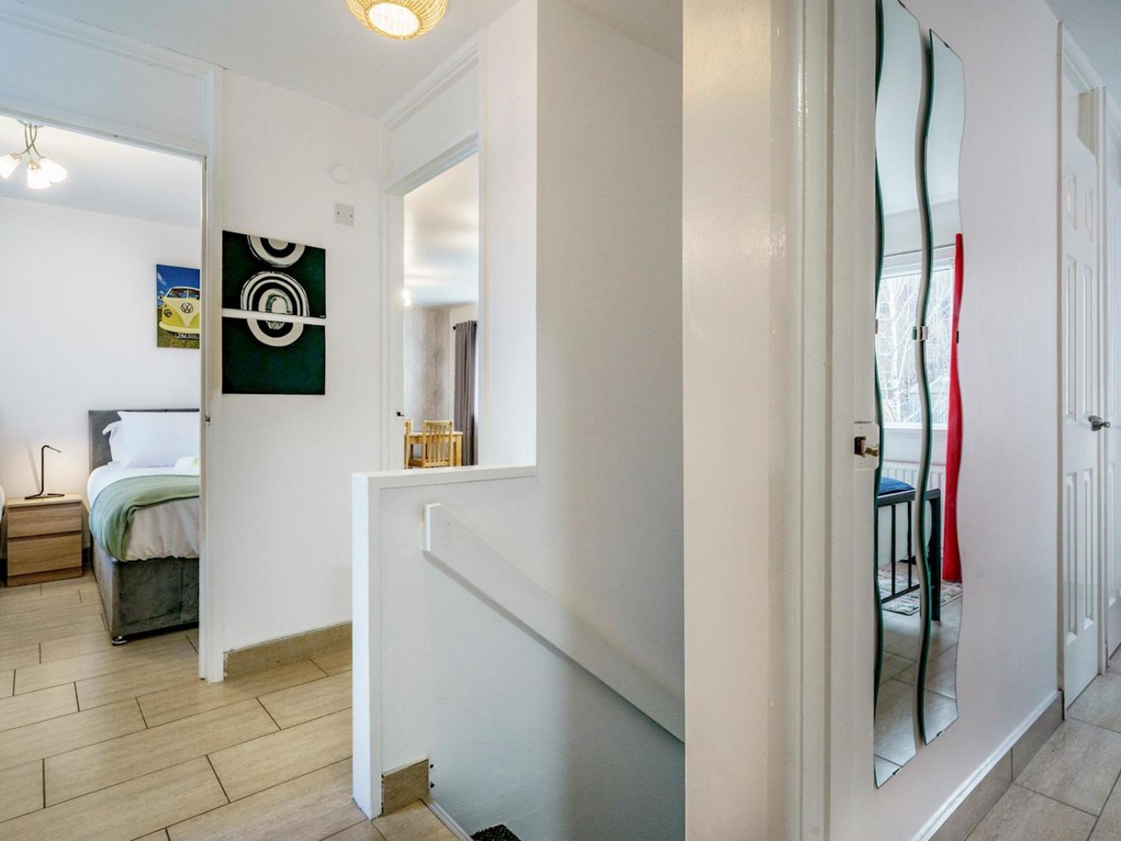 Centre Queens Uni Cafes And Restaurants Pass The Keys Apartment *