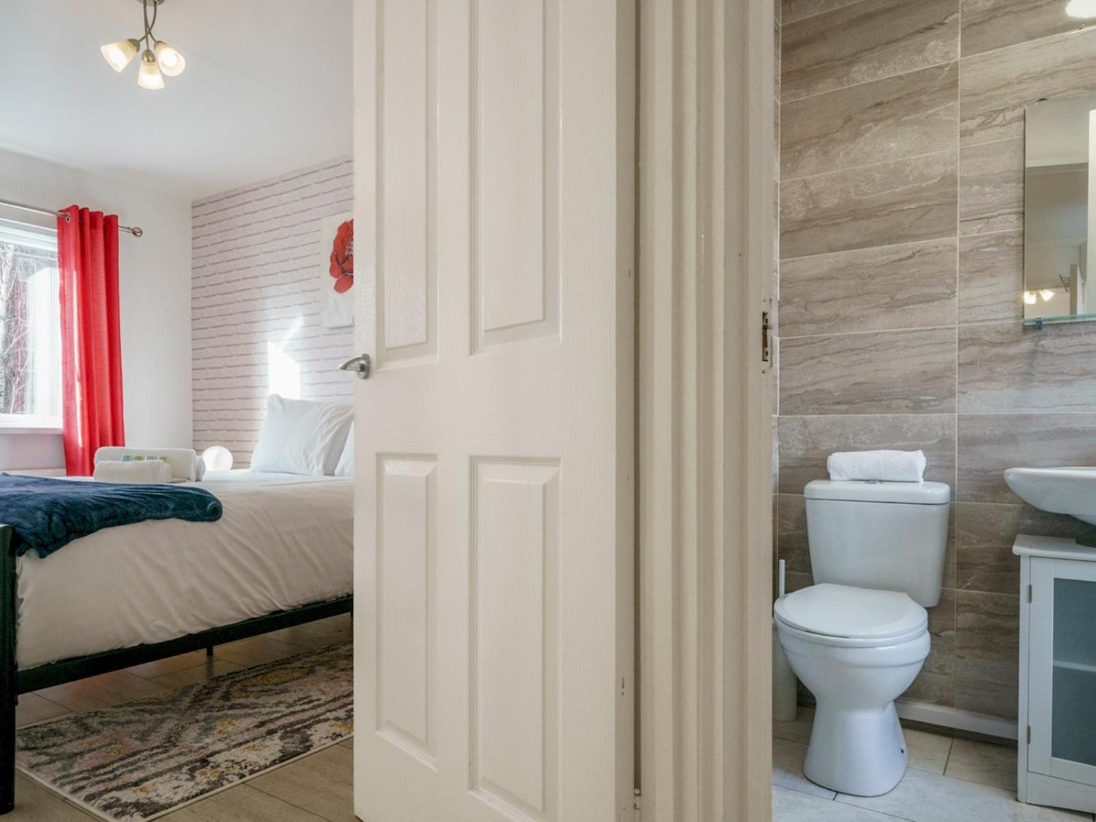 Centre Queens Uni Cafes And Restaurants Pass The Keys Apartment Belfast