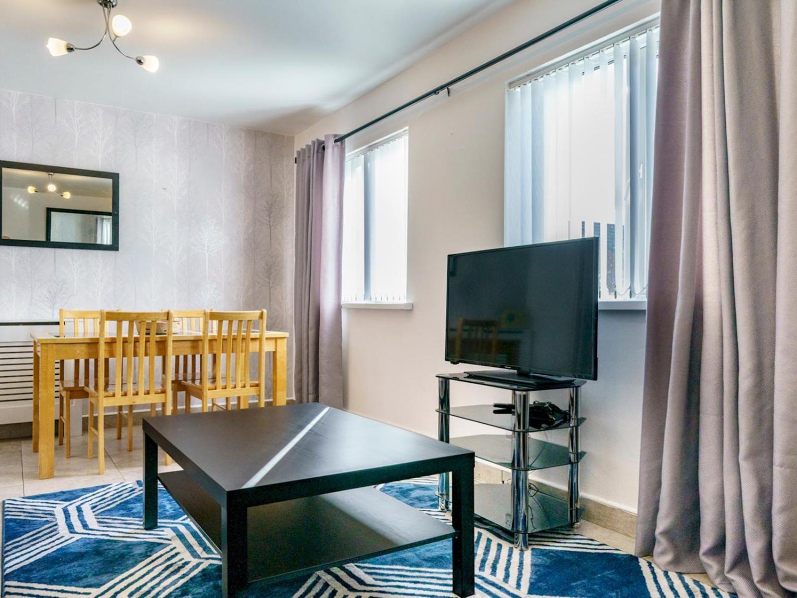 Apartment Centre Queens Uni Cafes And Restaurants Pass The Keys *