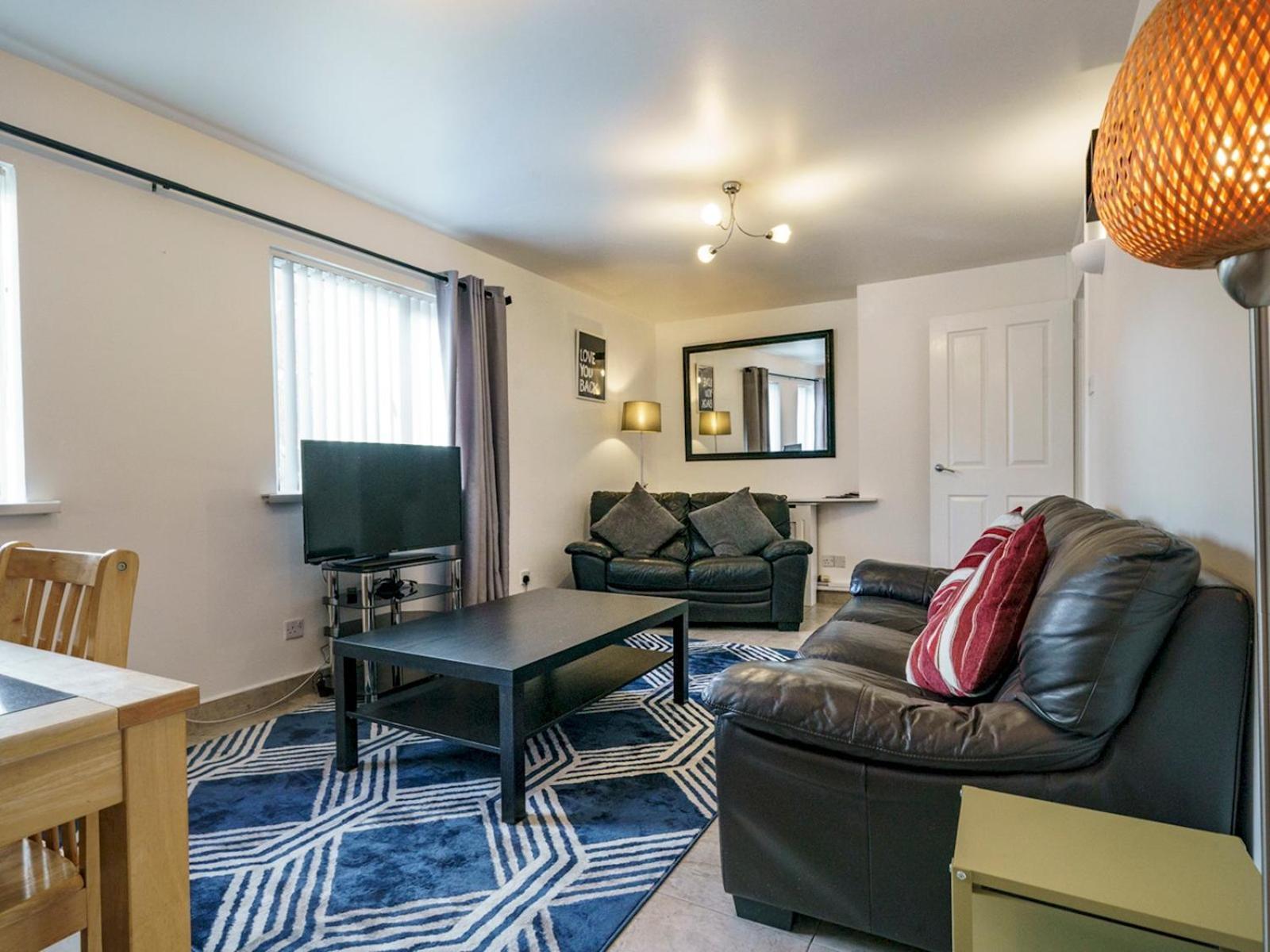 Centre Queens Uni Cafes And Restaurants Pass The Keys Apartment Belfast
